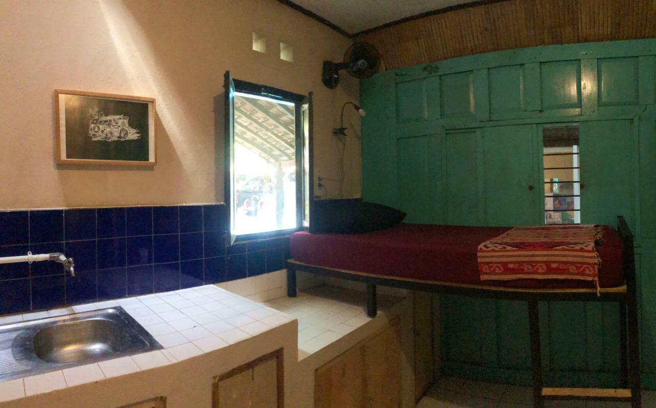 Losmanos Hostel Yogyakarta Bagian luar foto